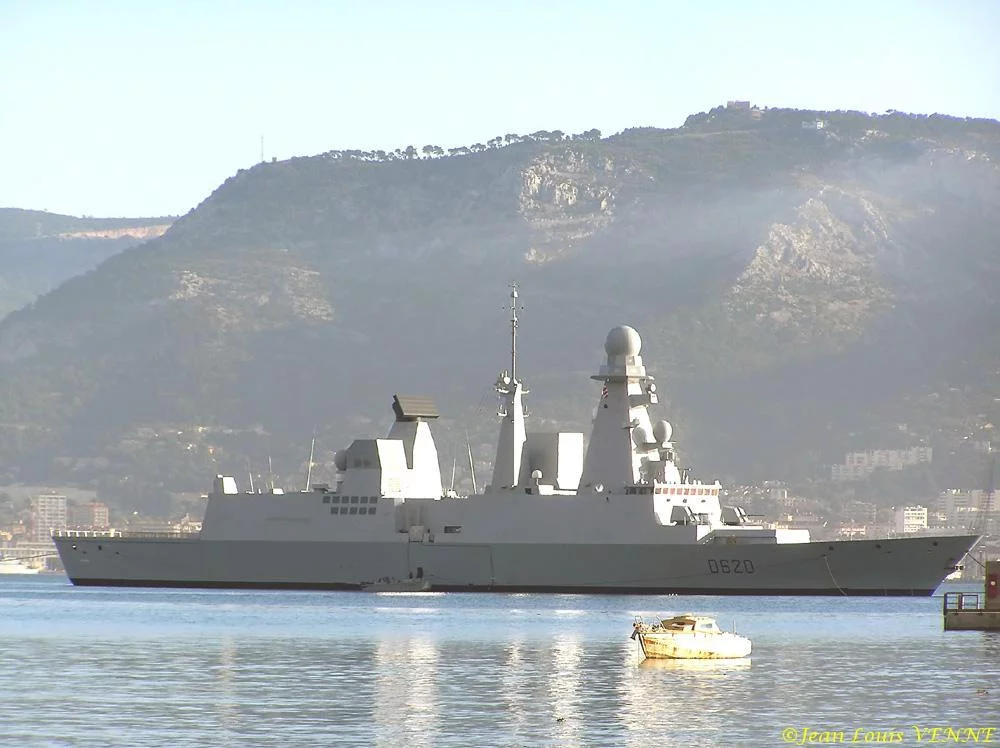 Le Forbin devant Tamaris