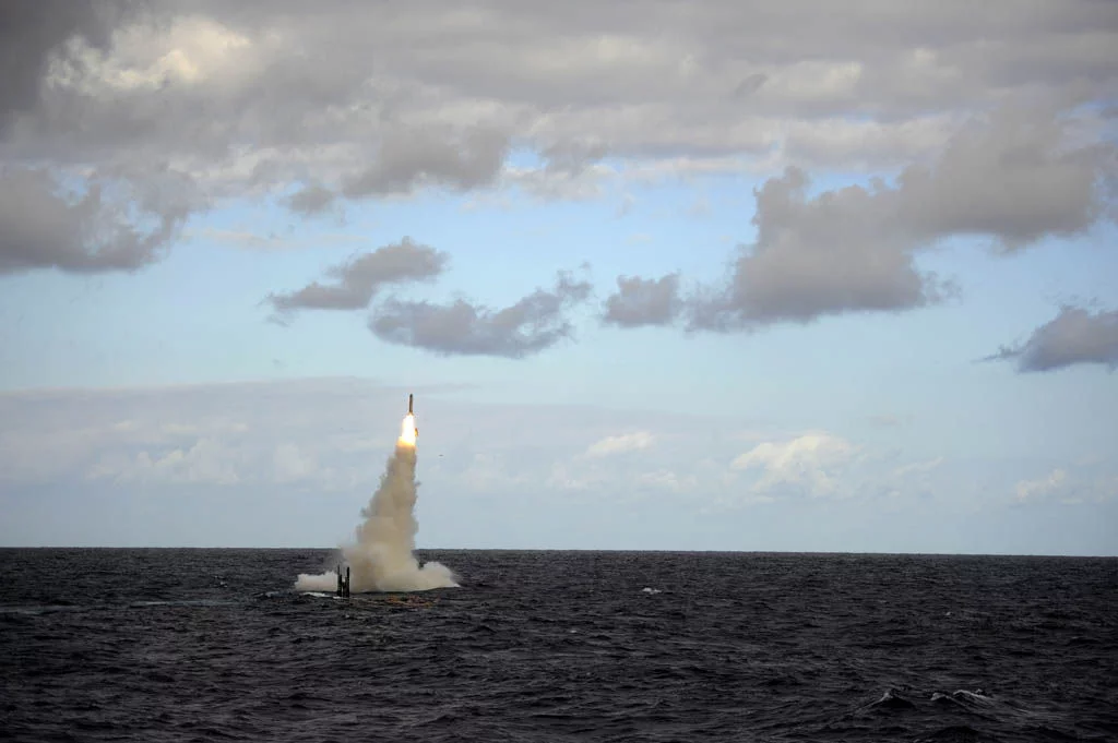 Le HMS Astute lance son 1er missile Tomahawk