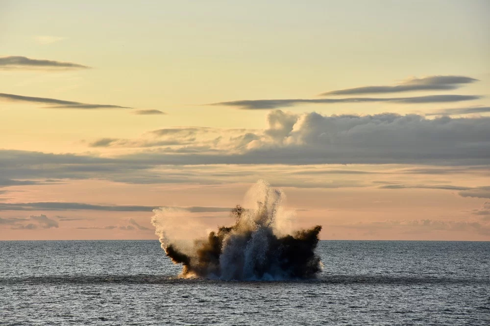 Destruction en mer Baltique d'une mine de la 1ère Guerre Mondiale