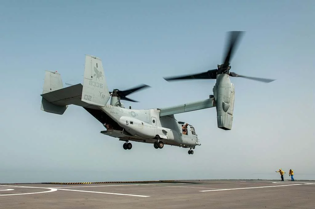 Un hélicoptère V22 à bord du BPC Dixmude