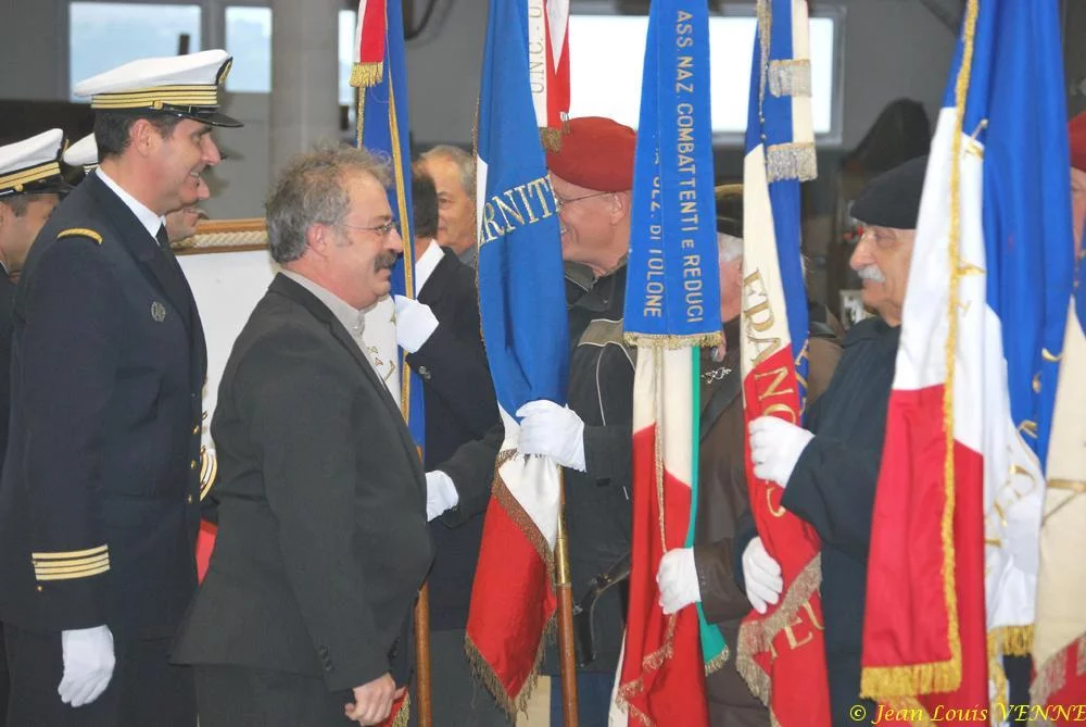 Les drapeaux des associations patriotiques