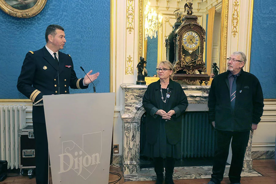 Le commandant du Cassard reçu à la mairie de Dijon