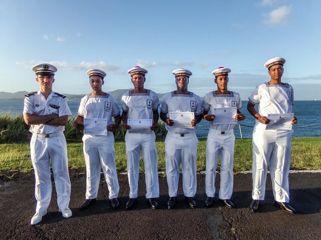 Cinq Antillais recrutés par la Marine nationale à Fort-de-France