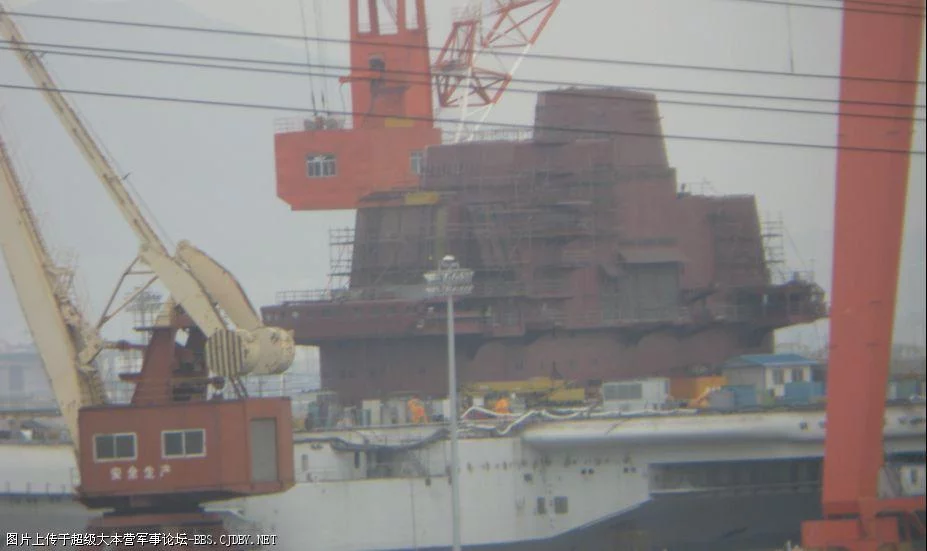 Le porte-avions chinois Varyag