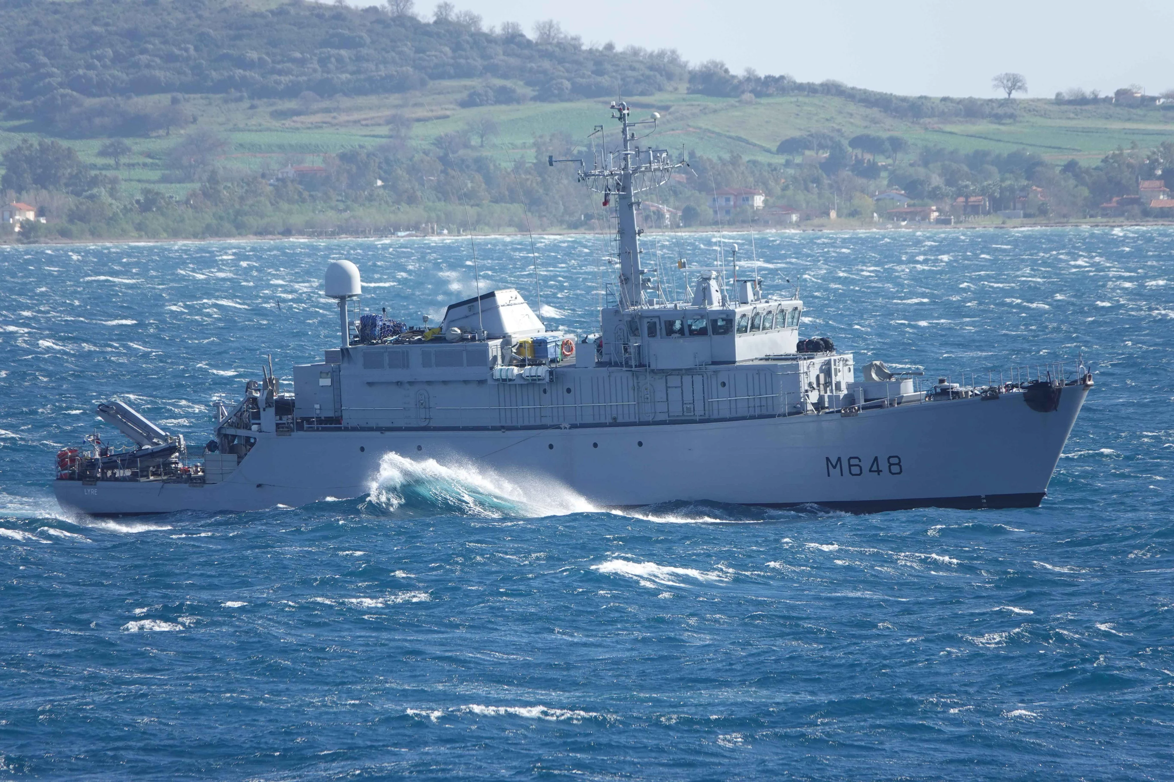 Le chasseur de mines Lyre en mer Adriatique