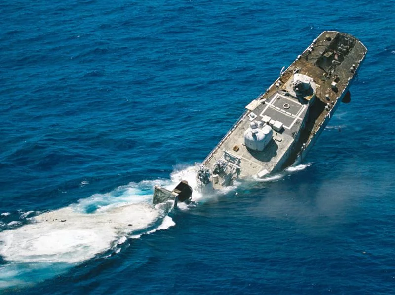 L'USS Buchanan coule enfin