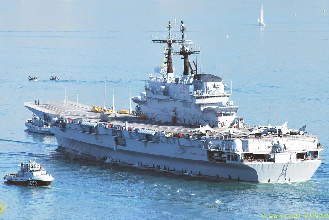 Porte-avions italien Garibaldi