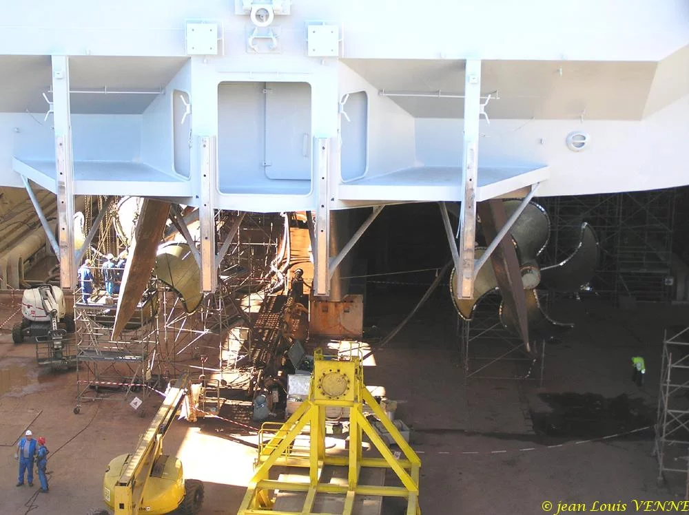 Les hélices du porte-avions