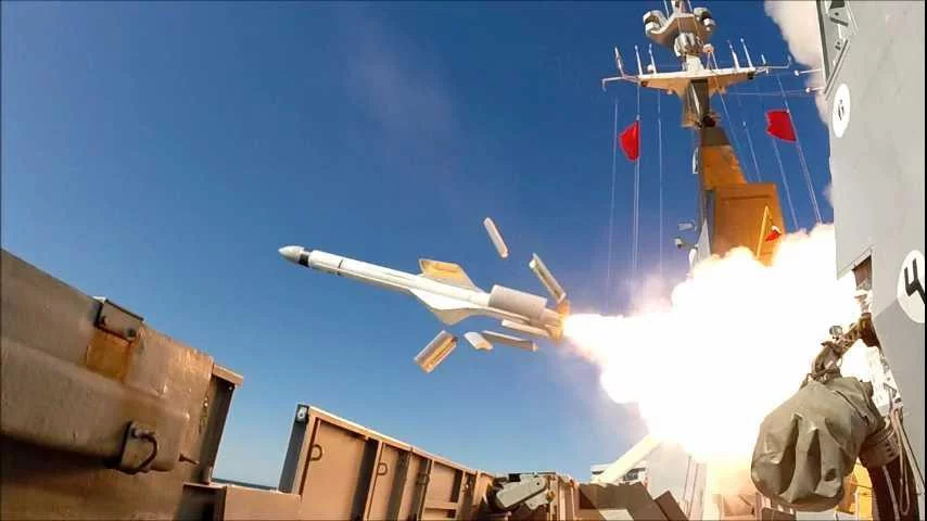 La frégate Courbet réalise avec succès un tir missile au large de Toulon