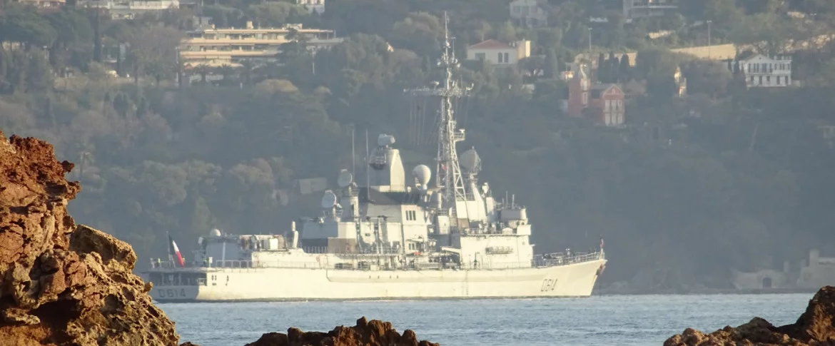 La frégate Cassard au mouillage