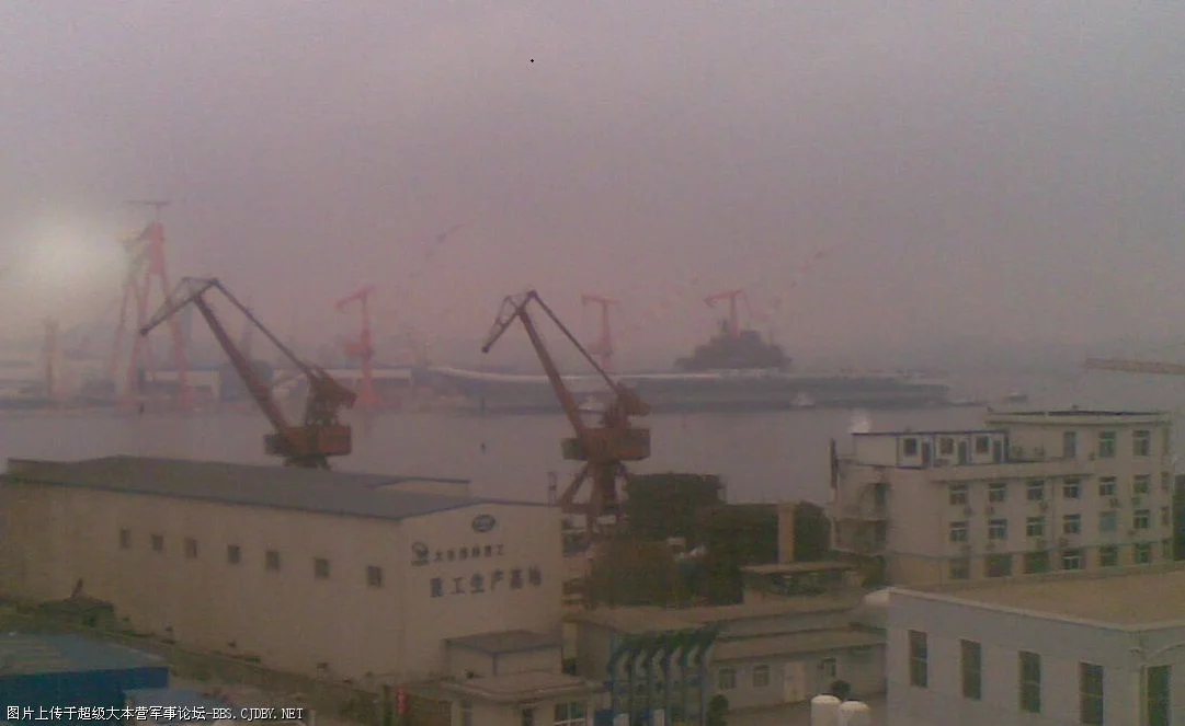 Le porte-avions chinois Varyag a quitté la cale sèche