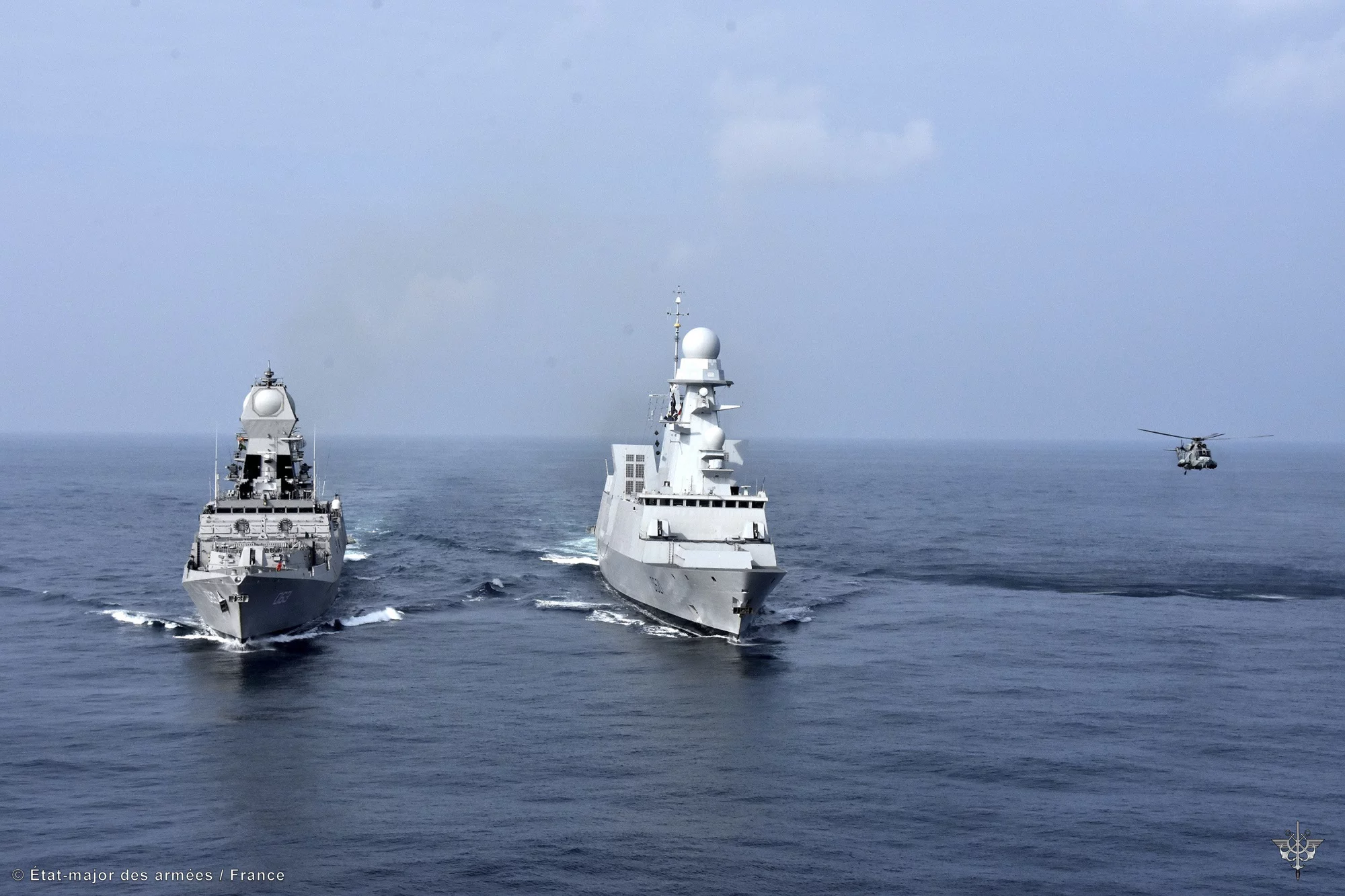 La frégate Chevalier Paul et la frégate indienne INS Kolkata