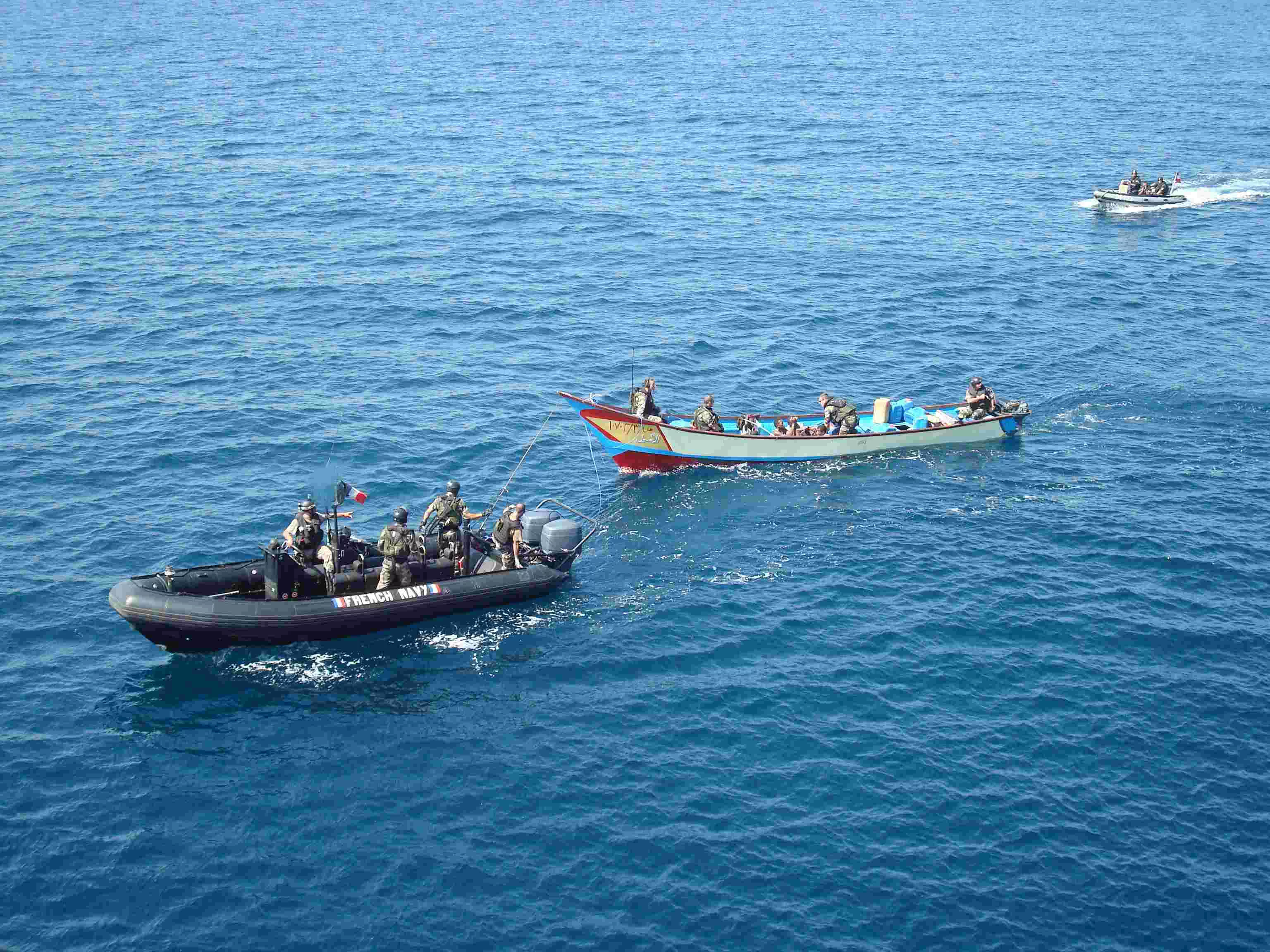 La frégate De Grasse intercepte un groupe de pirates somaliens