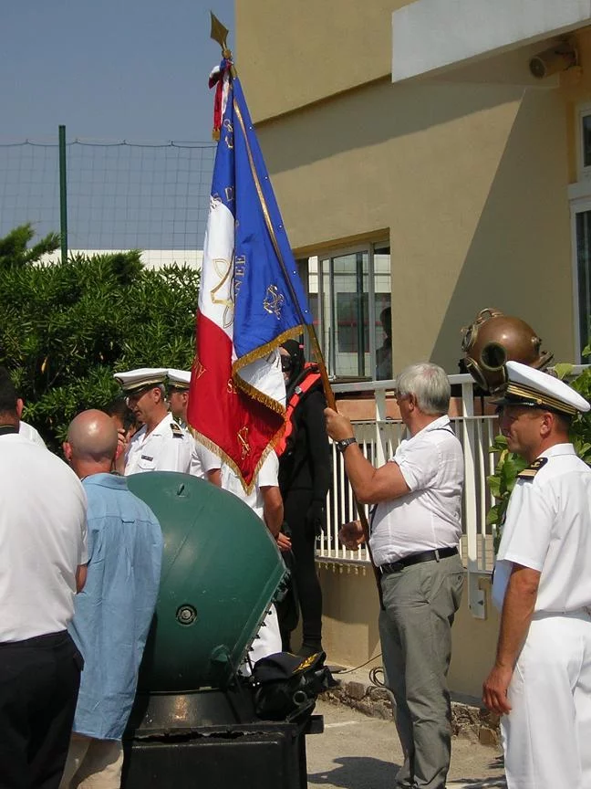 Le drapeau de l'association des plongeurs-démineurs