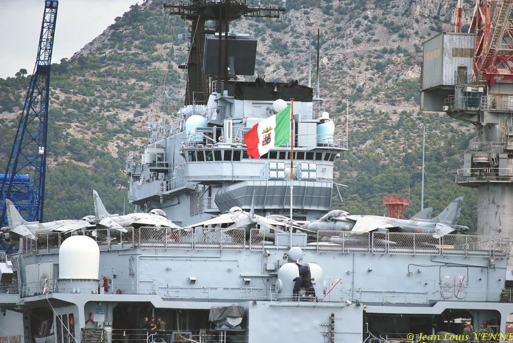 Le porte-avions Garibaldi