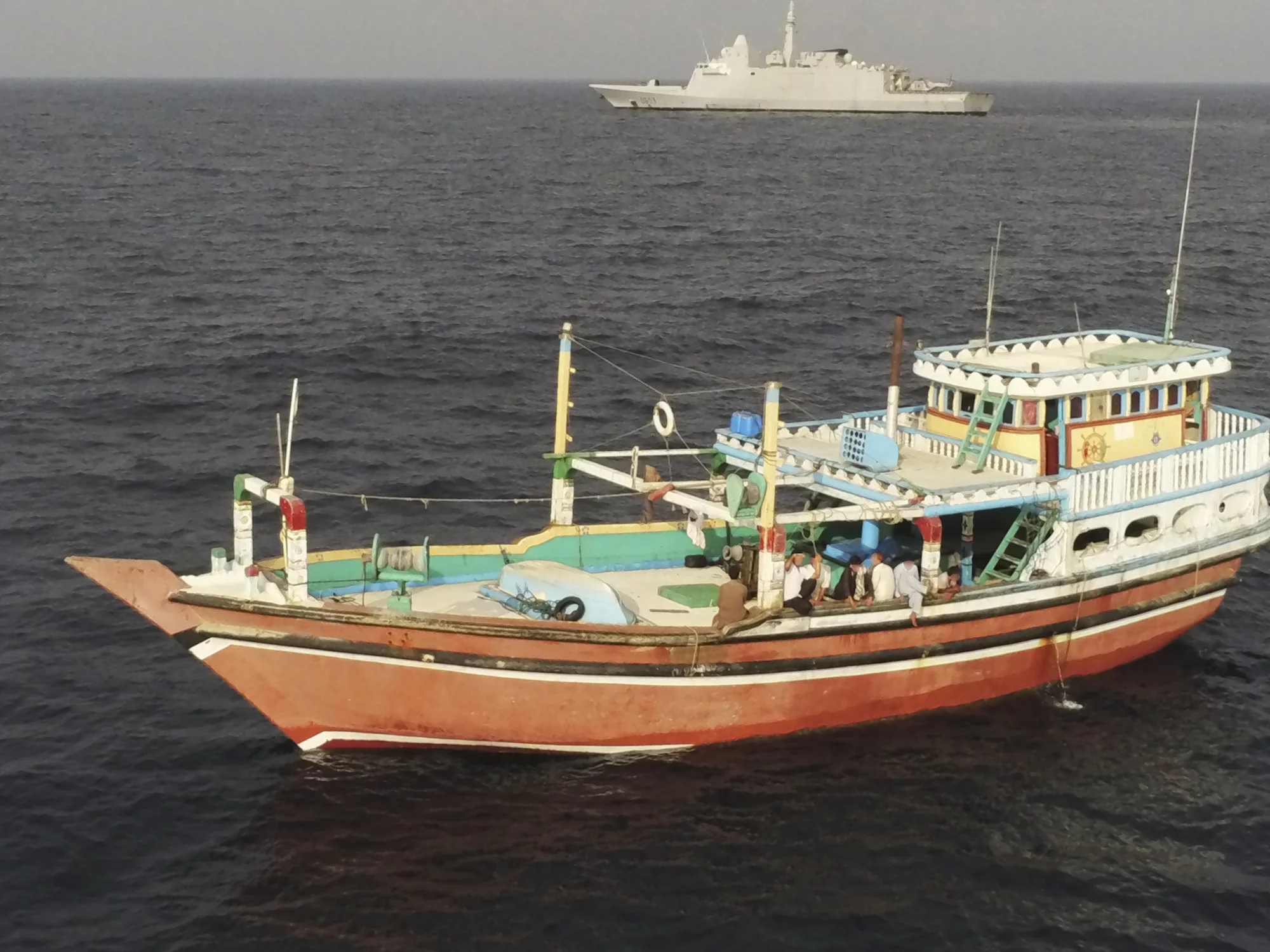 La frégate Languedoc et le boutre suspect