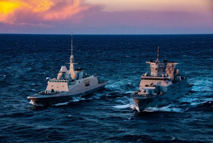 La frégate Aquitaine et une frégate allemande