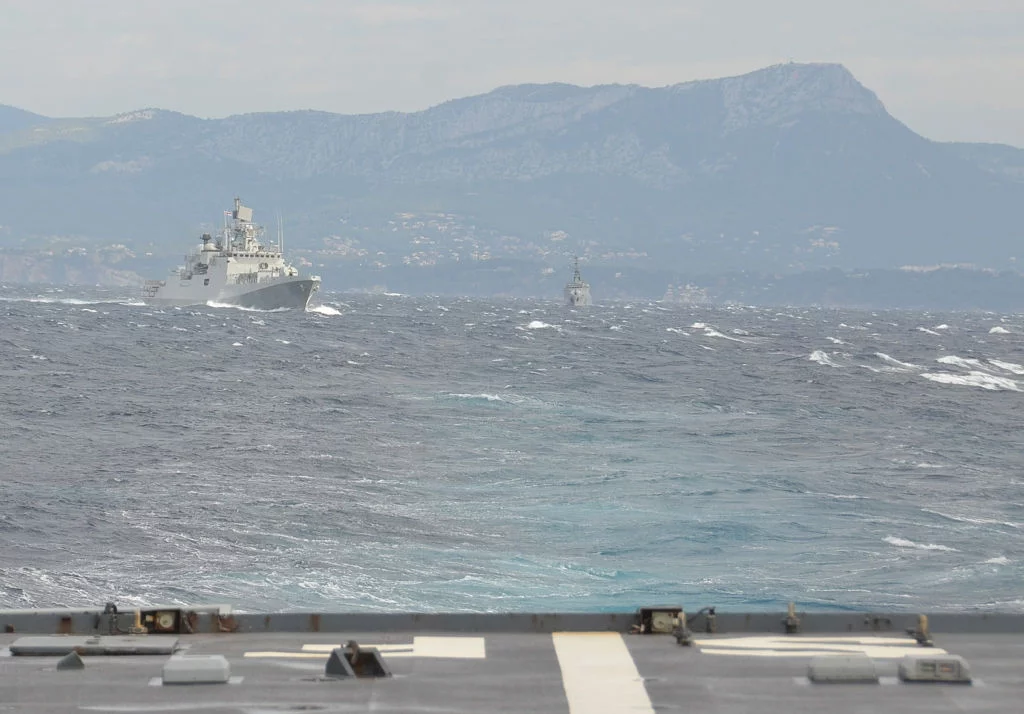 La frégate « Surcouf » en manœuvre avec la marine indienne