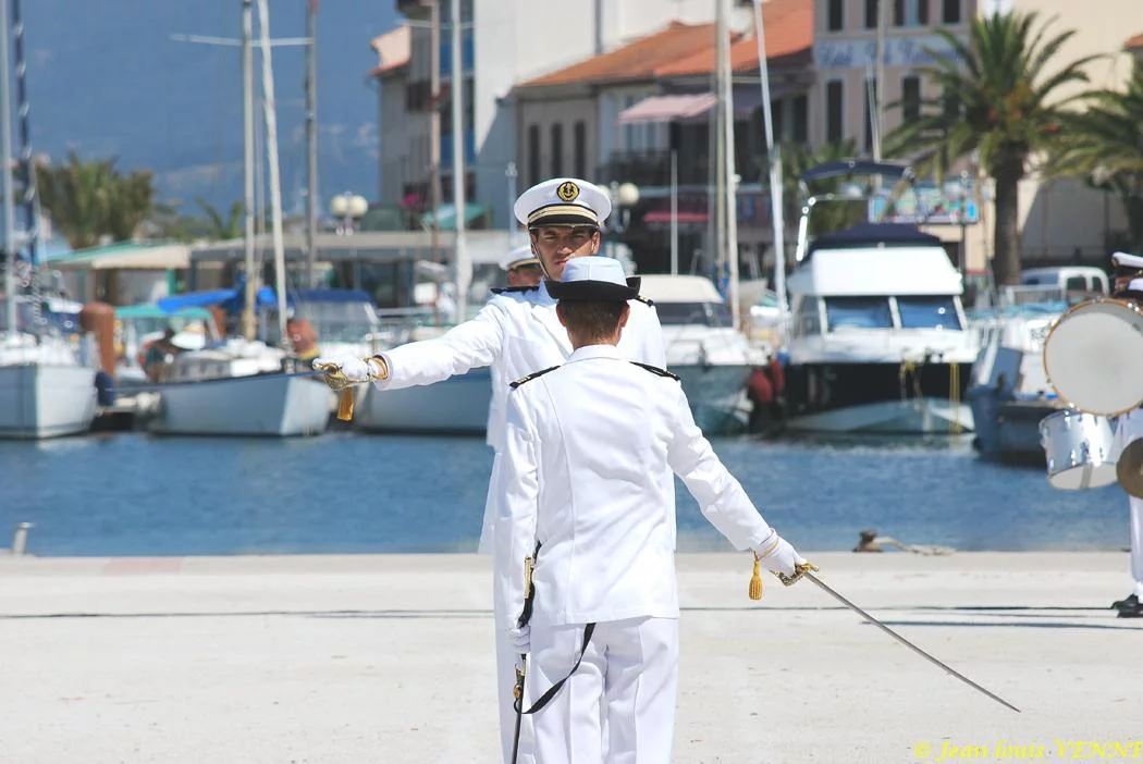 Le CIN de St Mandrier commémore l’appel du 18 juin devant la mairie