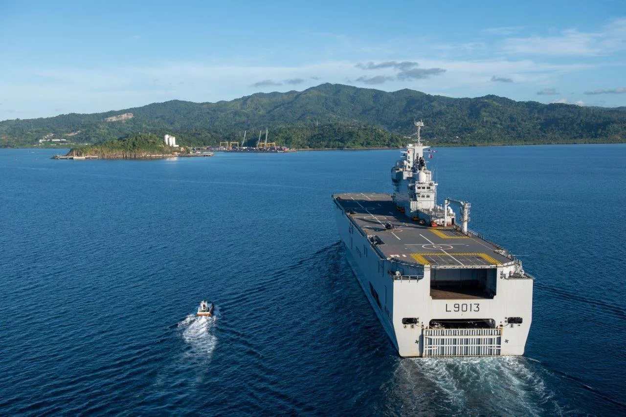 Le Mistral arrive au port de Longoni (Mayotte)