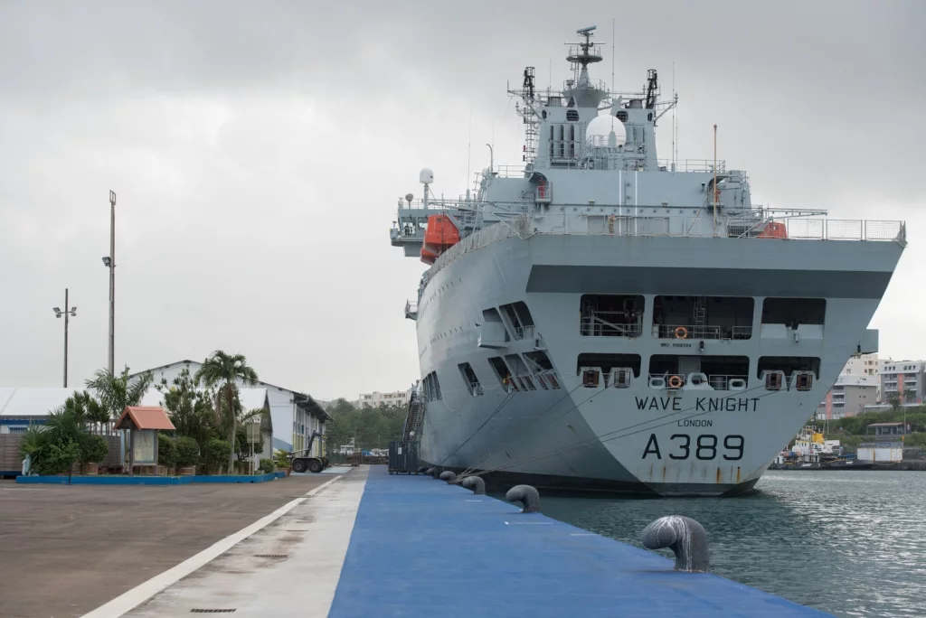 Le bâtiment de soutien de la Royal Fleet Auxiliary (RFA) Wave Knight en escale à Fort-de-France