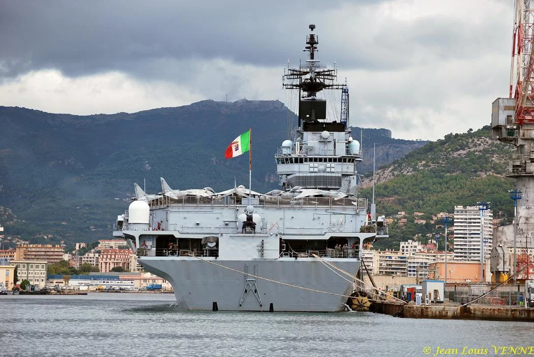 Le porte-avions Garibaldi