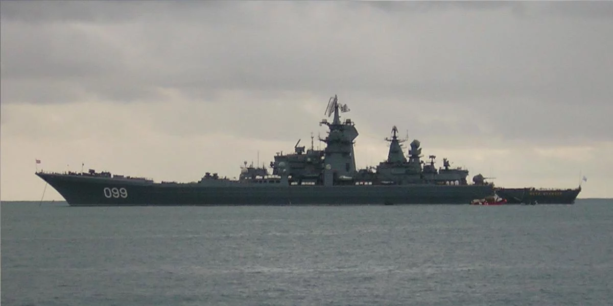 Le croiseur nucléaire russe Pierre le Grand à Toulon