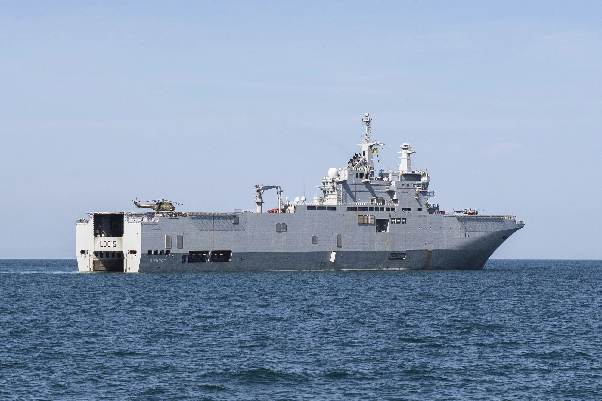 Le porte-hélicoptères Dixmude