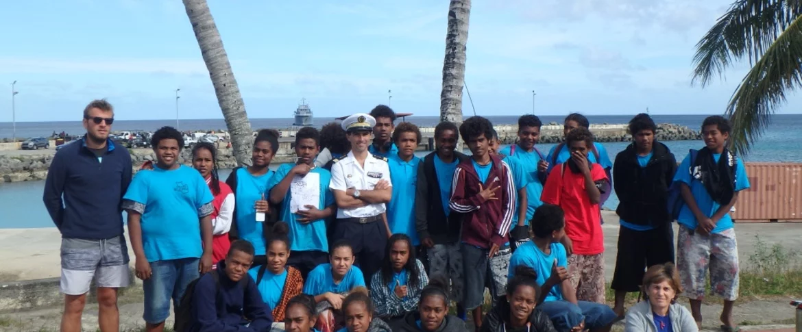 Rencontre entre l'équipage du D'entrecasteaux et les Îles Loyauté