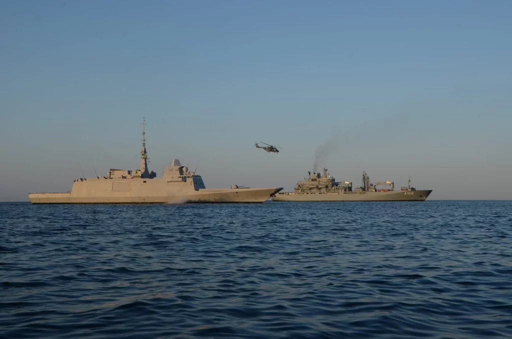 La frégate Auvergne et le bâtiment allemand Bayern