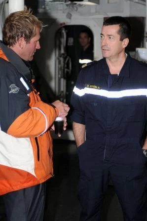 Le Cdt du Charles de Gaulle accueille un des naufragés