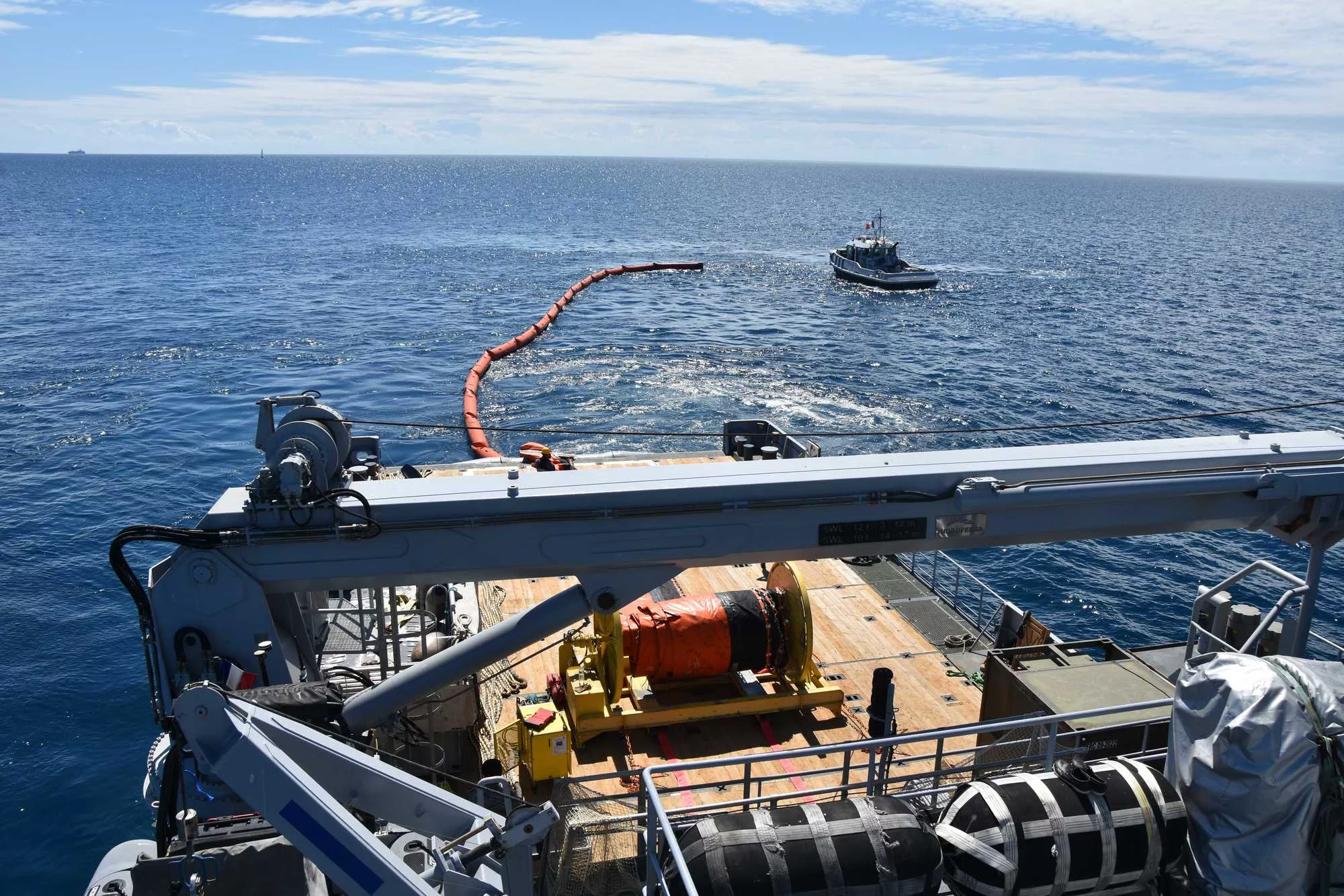 Le BSAOM Champlain participe à un exercice de lutte anti-pollution