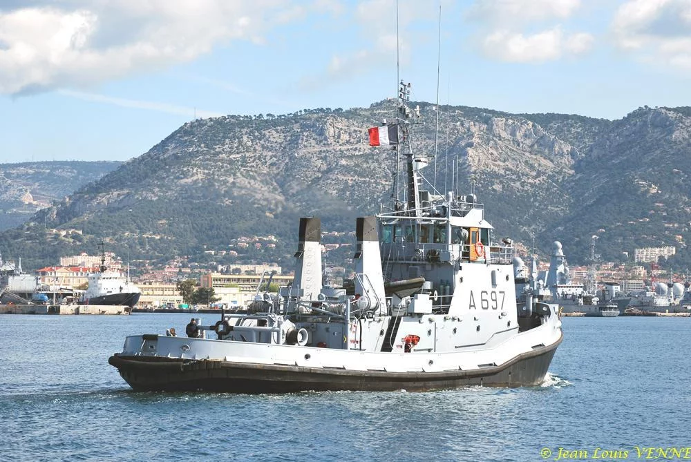 Le remorqueur côtier Bison