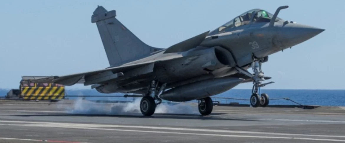 Formation à l’appontage à bord du porte-avions Charles de Gaulle