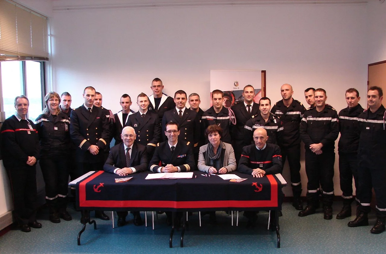 Signature d’une convention entre la base de l'Ile-Longue et le SDIS 29