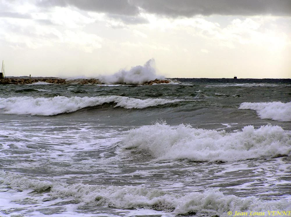 Mer agitée sur la plage de St-Elme