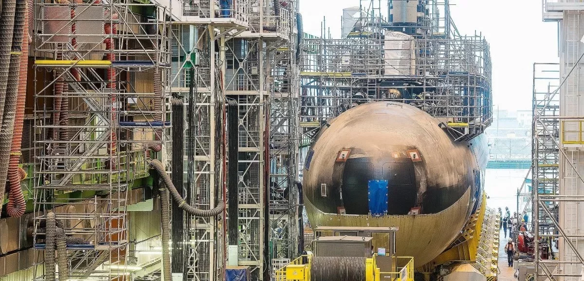 Le sous-marin Duguay Trouin sort de son chantier de construction