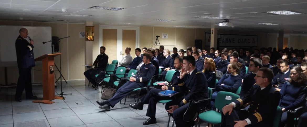 Formation à la « Connaissance du monde maritime » à bord du Mistral