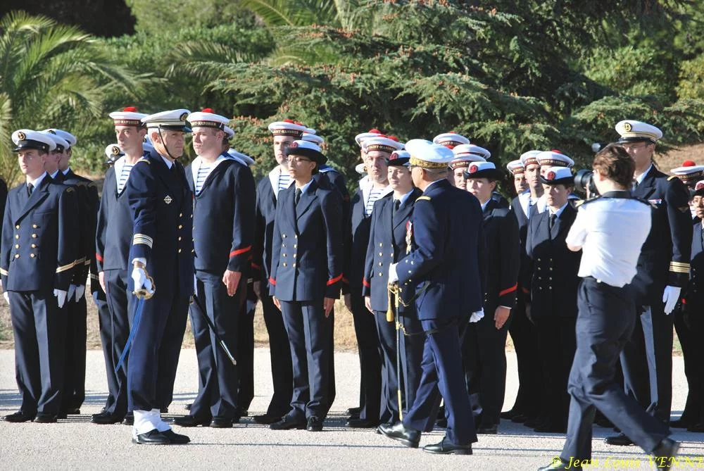 Présentation aux drapeaux du CIN Saint-Mandrier 