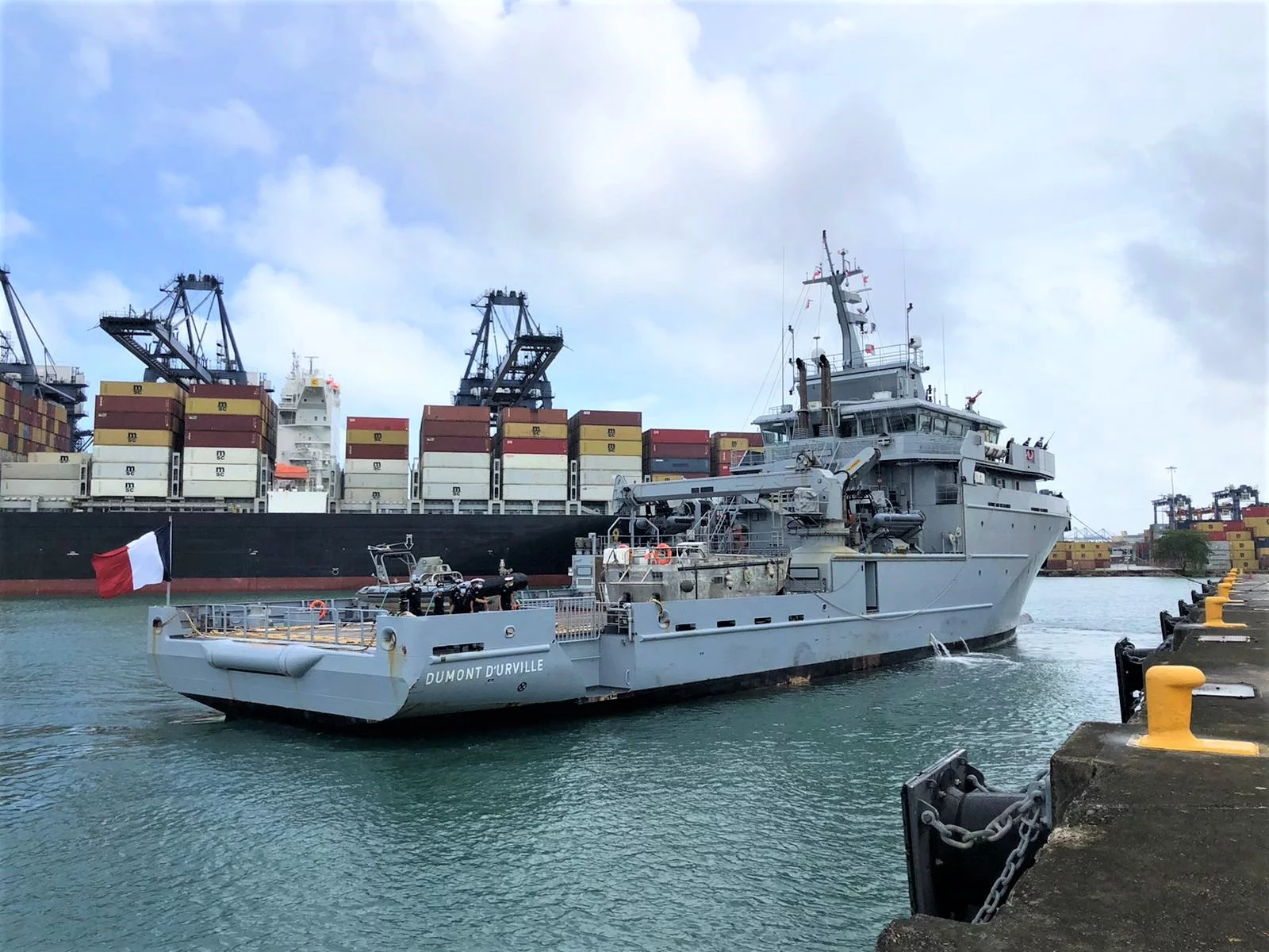 Le BSAOM Dumont d’Urville fait escale au Panama