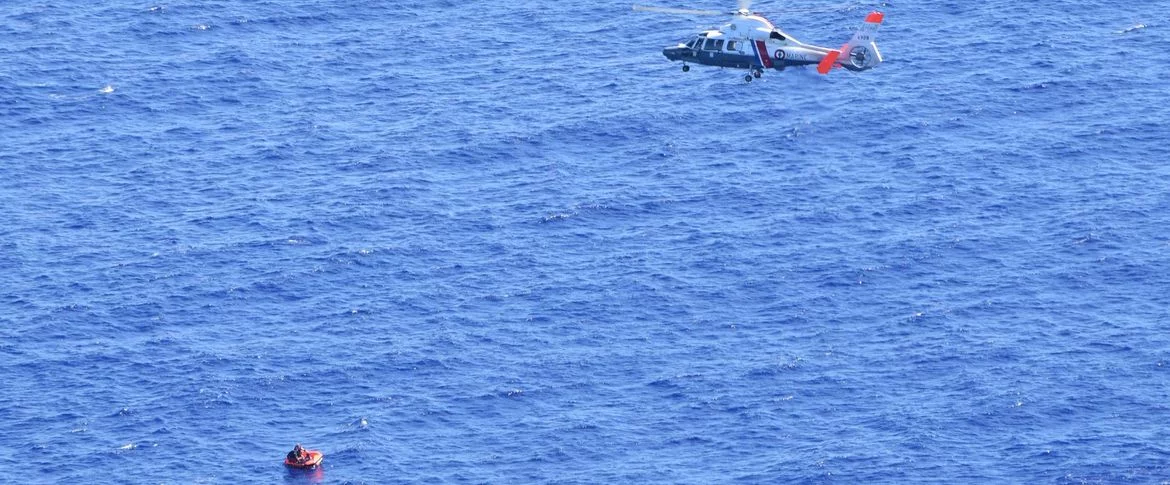 Polynésie française : Le Dauphin de la 35F porte secours à deux skippers en difficulté