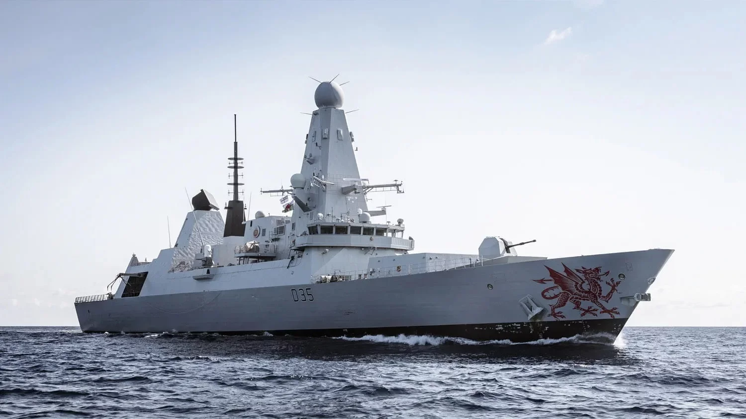 Le destroyer britannique HMS Dragon