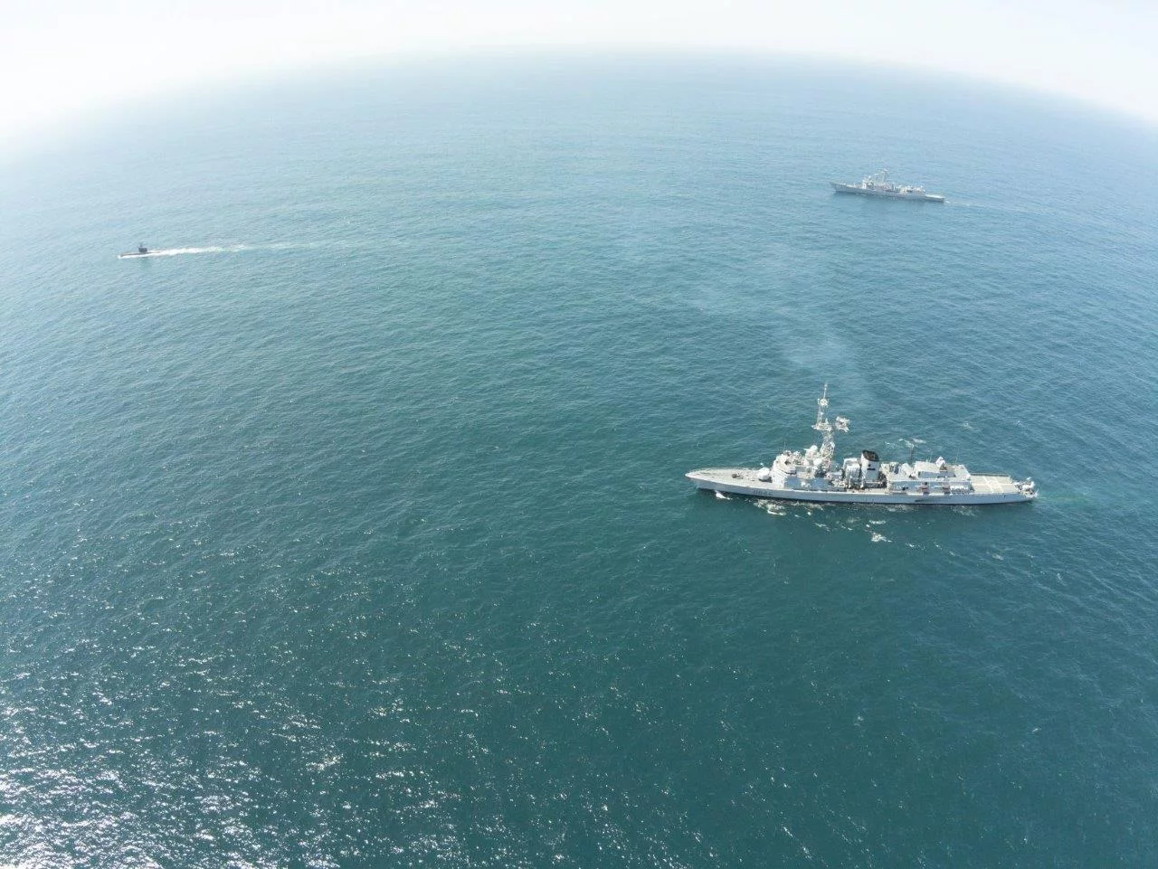 La frégate Latouche-Tréville, la frégate égyptienne Alexandria et un sous-marin égyptien