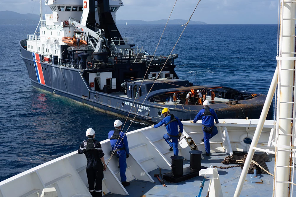L'Abeille Flandre remorque le Beautemps-Beaupré