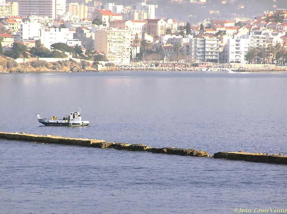 La jetée qui protège la rade de Toulon