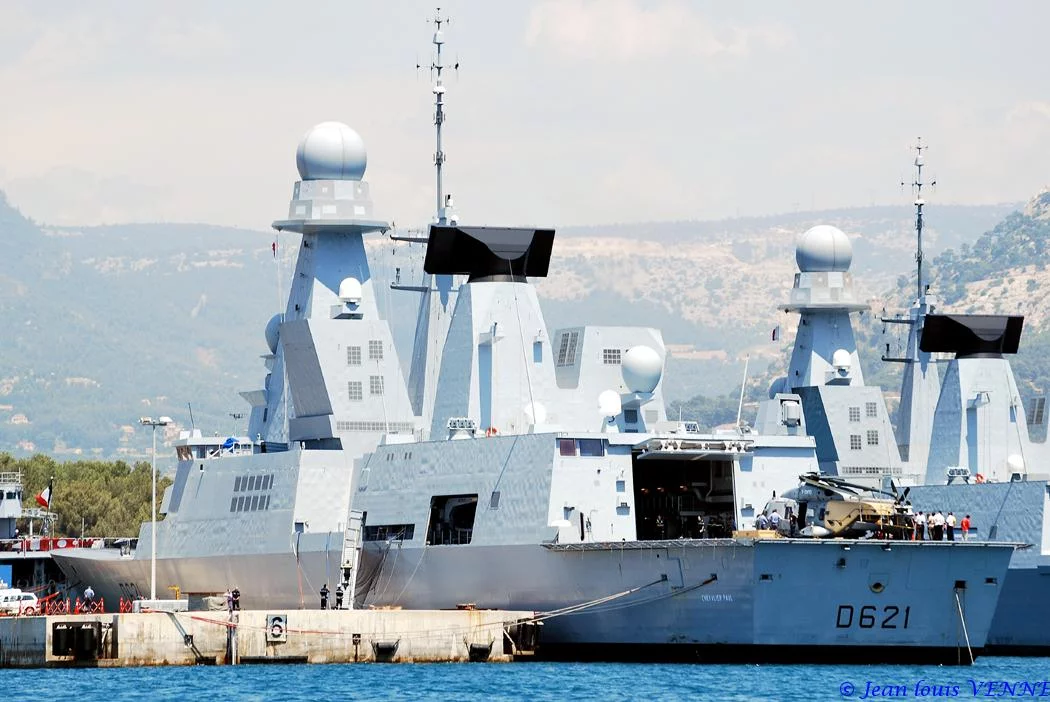 Appontage d’un NH90 sur le Chevalier-Paul