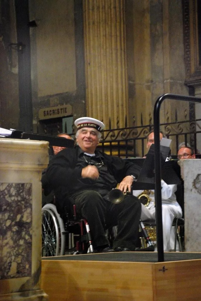 Maurice André portant son 