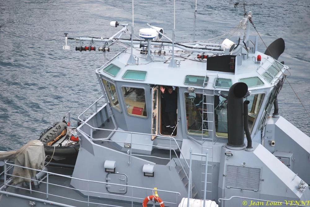 Un remorqueur de la base navale