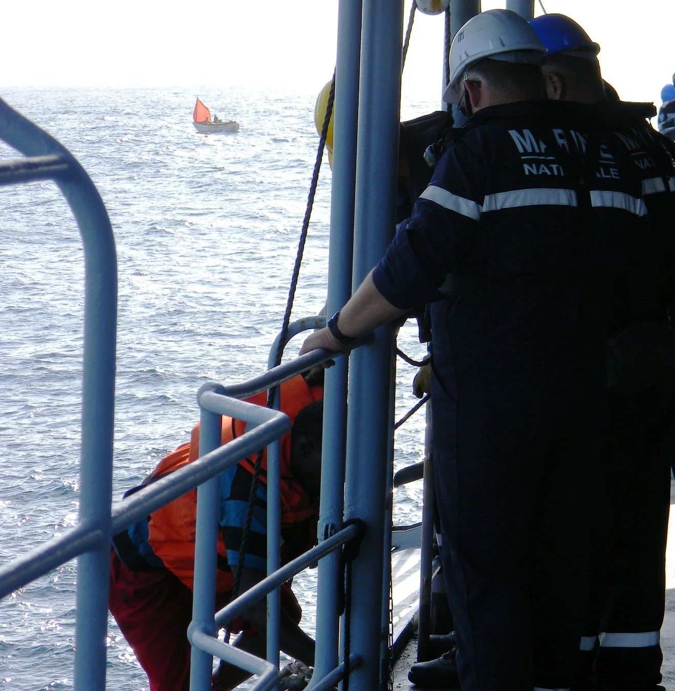 Les naufragés montent à bord du De Grasse