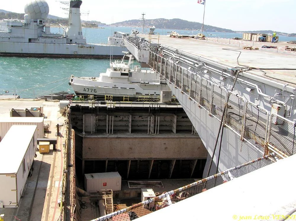 L'avant de la cale sèche